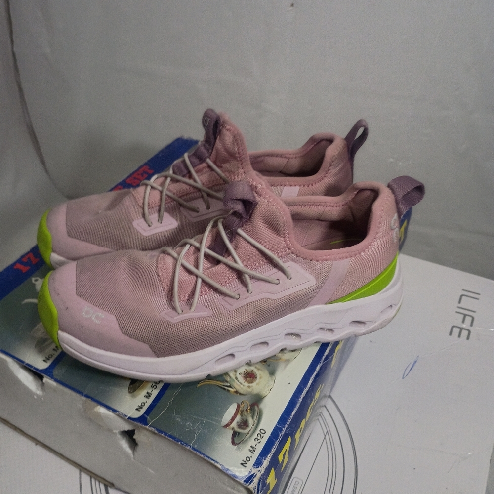 On Cloud Kids Shoes Size 1.5 Girls Shoes - Picture 2 of 8